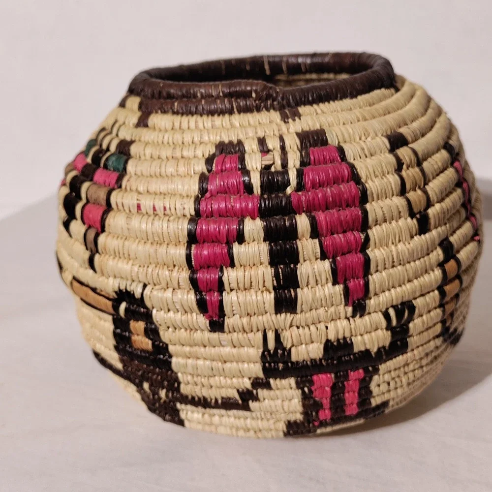 Hopi Style‎ Coiled Woven Basket Globular Olla Pink Brown Geometric 5.5